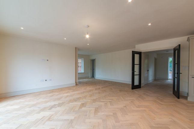 Meadow House,, Hatt Common, Newbury photo 4