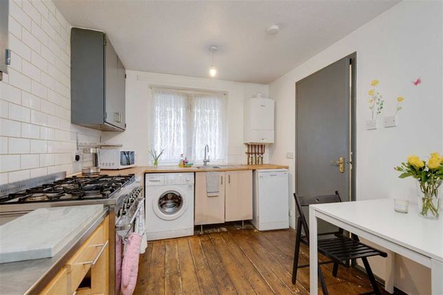 Maisonette for sale in O'leary Square, London