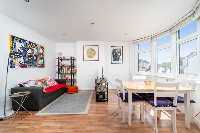 60A, Bishops Park Road, London photo 3