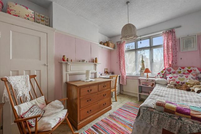 End terrace house for sale in Woodbury Close, London