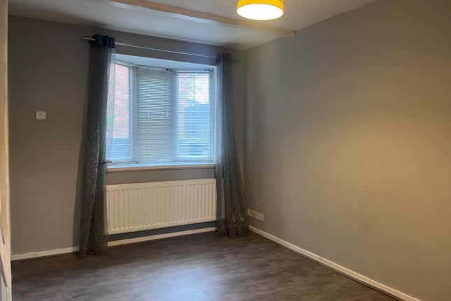 32, Stuart Court, Newcastle Upon Tyne photo 4