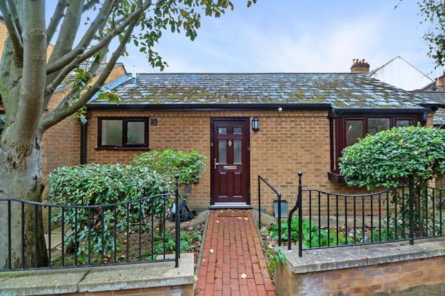 Thumbnail Bungalow for sale in Oxford Road, London