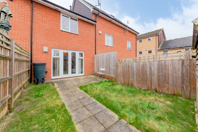 Lindisfarne Way, Reading, Berkshire RG2, 2 bedroom terraced house for ...