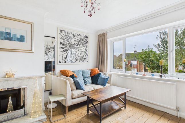 12 Woodland Close, Marlow photo 4