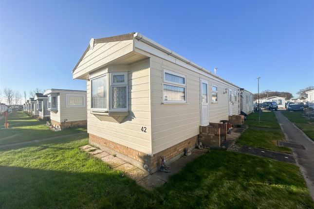 Thumbnail Mobile/park home for sale in Meadowview Park, St. Osyth Road, Little Clacton, Clacton-On-Sea