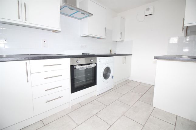 2 Bed Flat To Rent In Kelman Close Cheshunt Waltham Cross