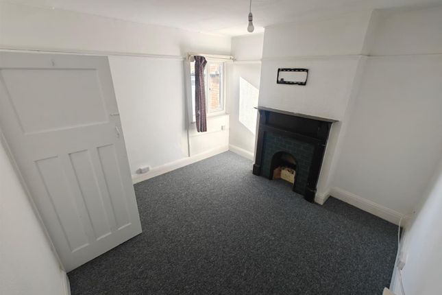 Walton Road, West Molesey photo 4