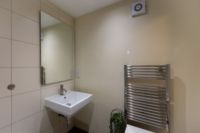 Flat to rent in Sir John Lyon House, London