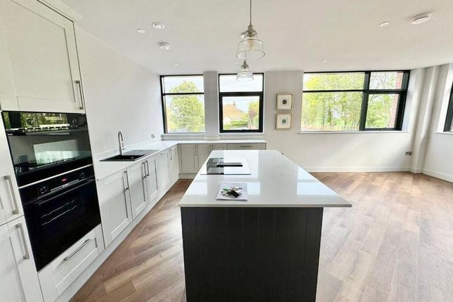 5 Bed Detached House To Rent Cheam Rd, London Kt17