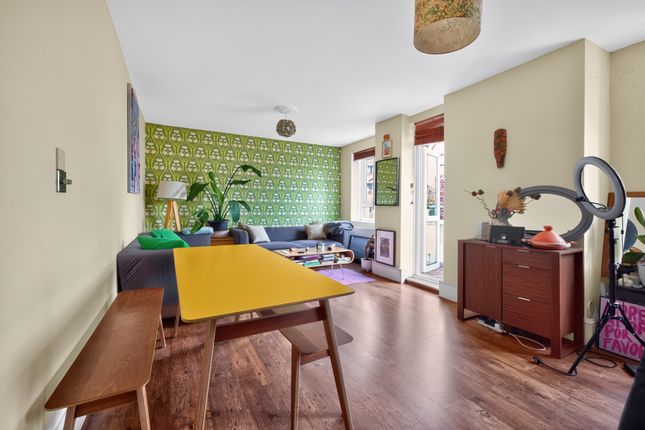 Flat 10/Washbrook House, Tulse Hill, London photo 4