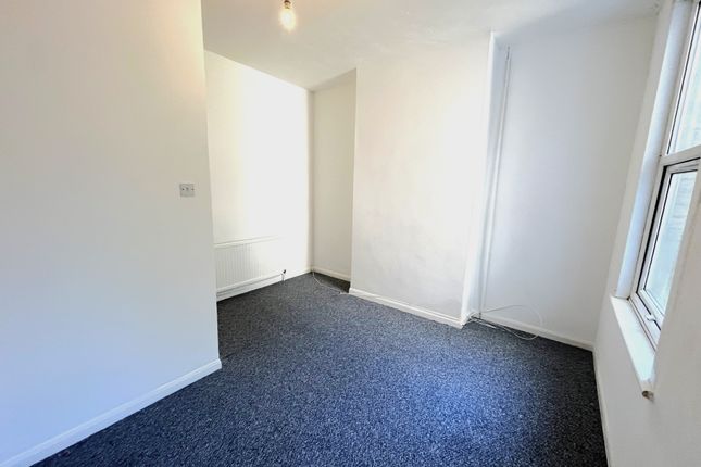 27, Hainault Avenue, Westcliff-on-Sea photo 3