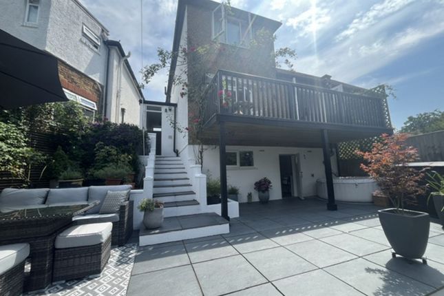 14, Vivian Close, Watford photo 2