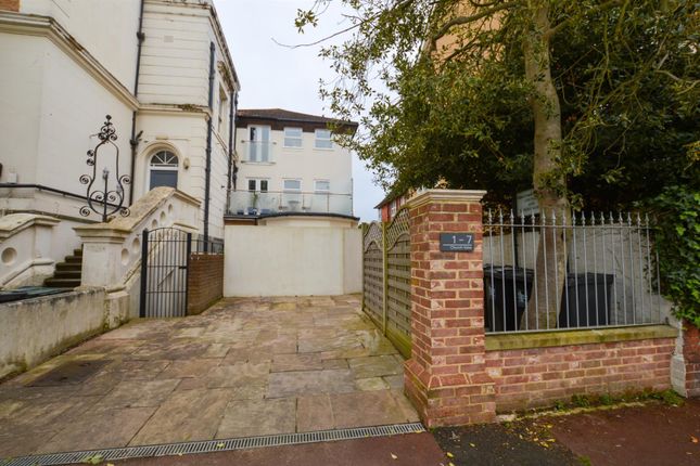 Thumbnail Flat to rent in Spencer Road, Eastbourne