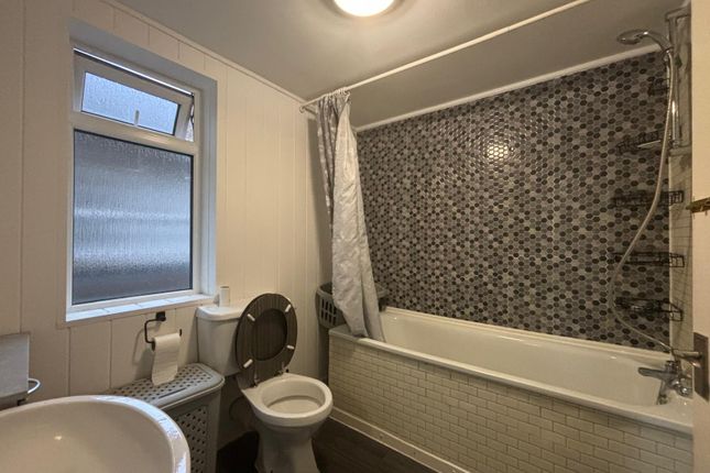 Lambourne Road photo 5