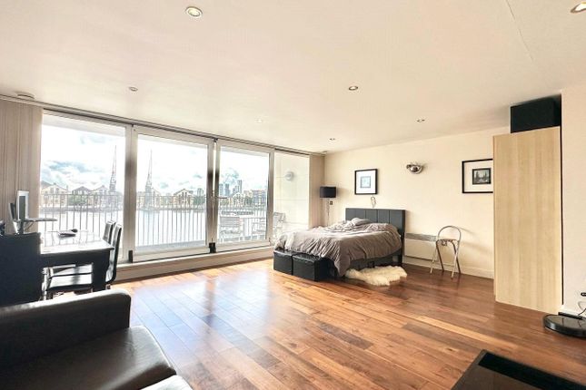 Flat 2, Coral Apartment, 17, Western Gateway, London photo 2