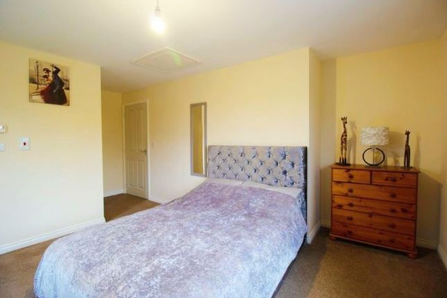 7, Paton Way, Darlington photo 3