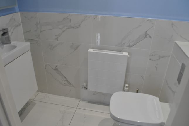 11, Bishops Wood Grove, Swansea photo 3
