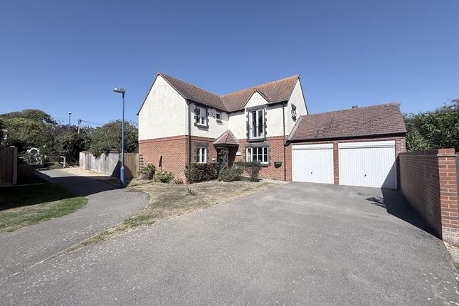 4-bed detached on 60, Robinson Close, Selsey, £450,000
