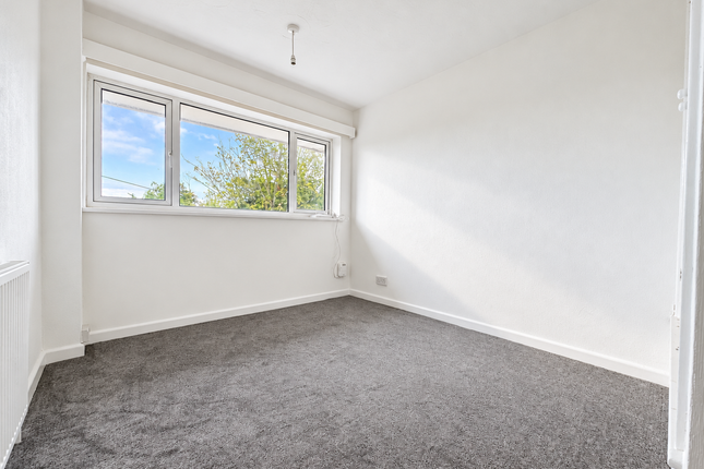 Queensway Crescent, Torquay photo 4