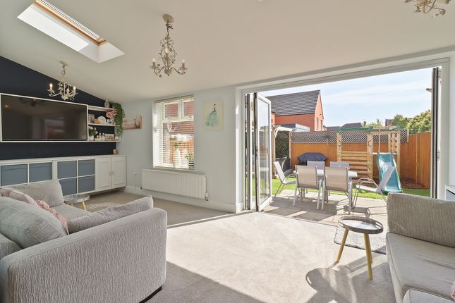 16, Wheatsheaf Way, Chesterfield photo 4
