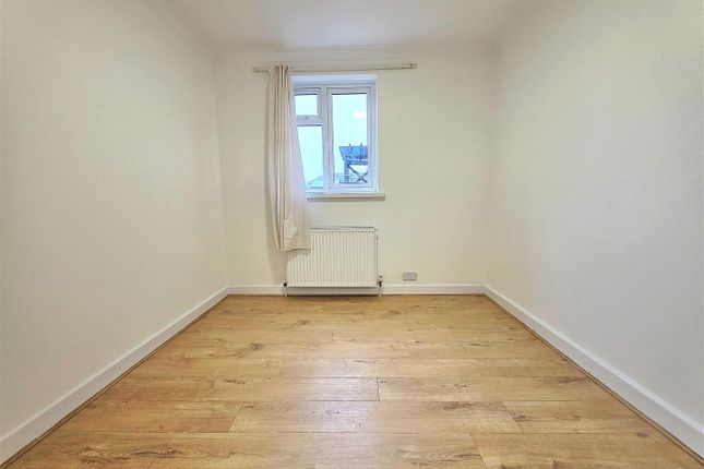 Stanley Avenue, Greenford photo 4