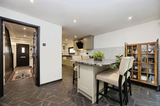 5, Valley View, Surrey photo 4