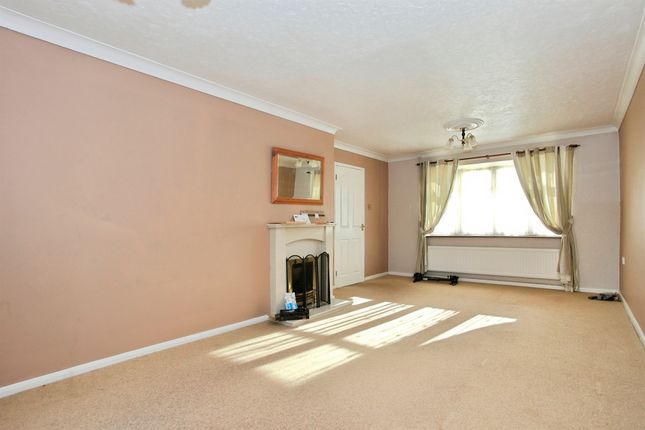 23, Stukeley Close, Peterborough photo 3