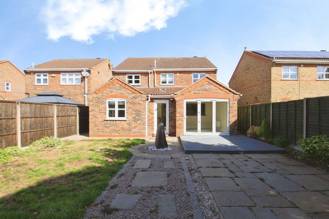 5, Elm Park, Peterborough photo 2
