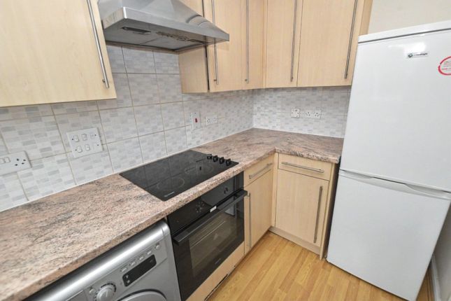 348, Whitehall Road, West Yorkshire photo 4