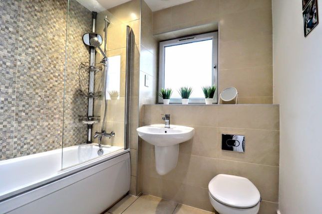 Flat for sale in Bowling Green Close, Bletchley