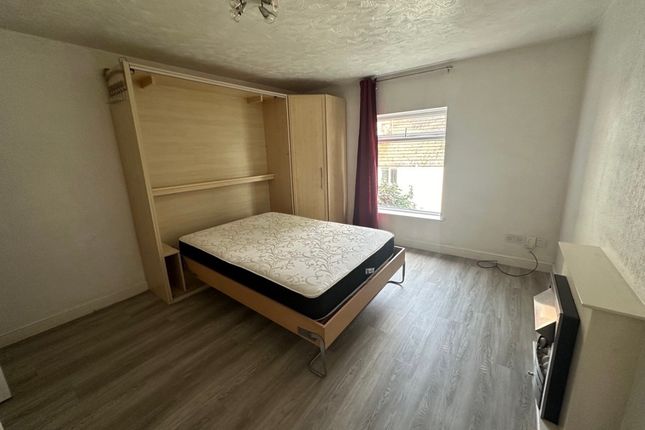 27, Tavistock Court, Nottingham photo 4