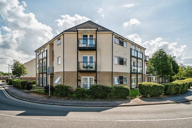 Thumbnail Flat for sale in The Cedars, Broxbourne