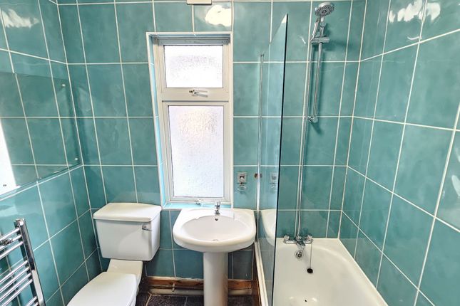 Thumbnail Town house to rent in Brooke Road, London