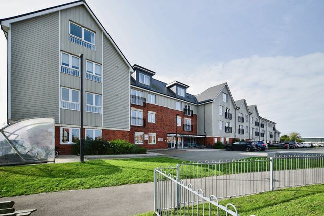 Thumbnail Flat for sale in Pilots View, Chatham, Kent