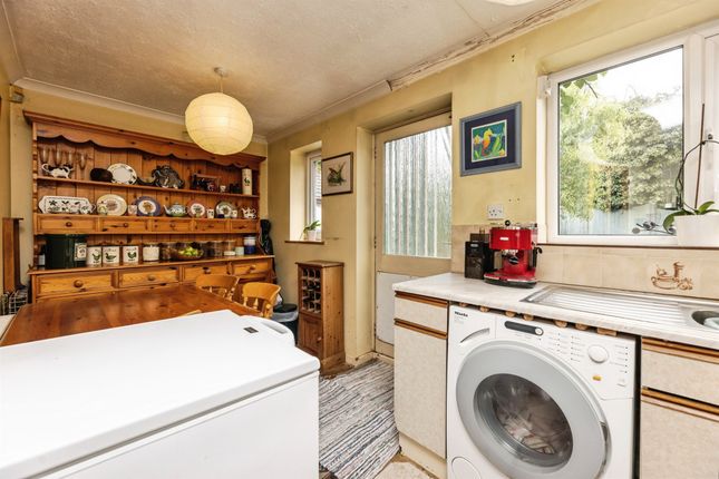 8, Bishop Way, WAKEFIELD photo 4