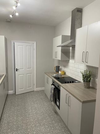 Flat to rent in Beckett Road, Doncaster