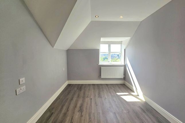 24, Crescent Drive, Aldershot photo 5