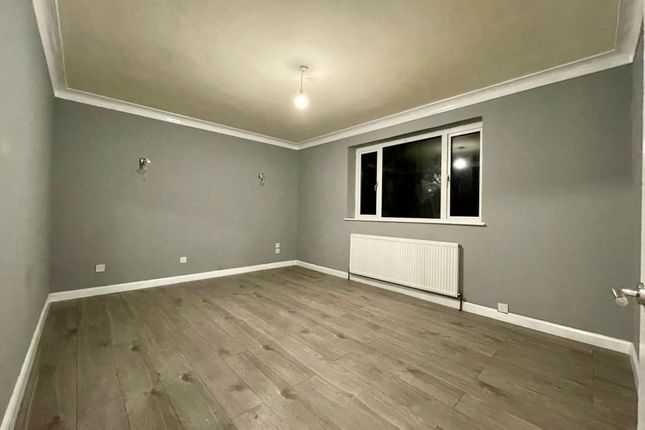 1, Stuart Court High Street, Elstree photo 3