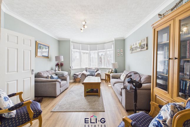 93, Highfield Avenue, Golders Green photo 3