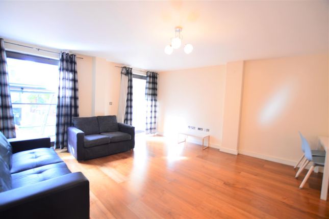 15, Mosaic Apartments, Slough photo 3