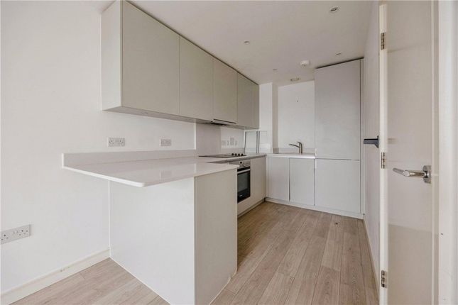 Flat 180, Pinnacle Apartments, 11, Saffron Central Square, Croydon photo 4