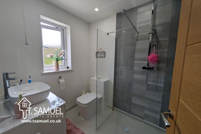 Ensuite To Master Bedroom