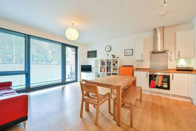 Stewarts Road, Nine Elms photo 3