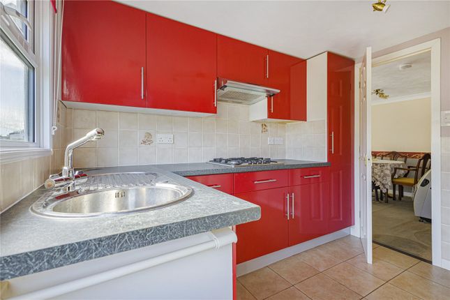 10, Beckenham Park, Rainham photo 4