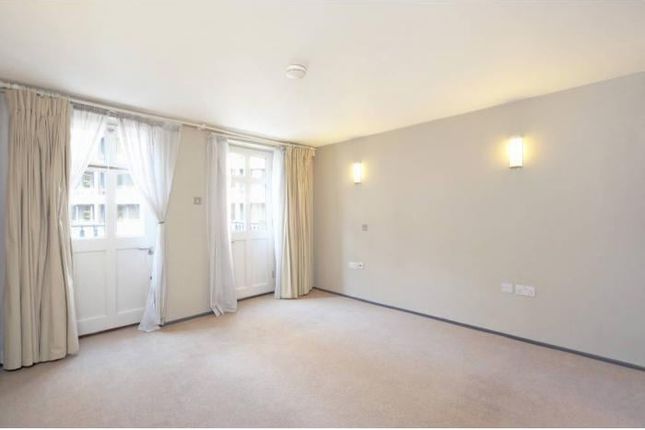 Flat to rent in Hanway Place, London