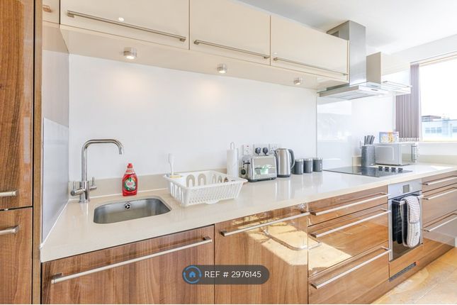Flat  Crown Apartments, Westholme Gardens, Ruislip photo 3