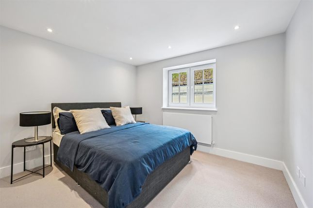 4 Caxton Gate, 32, Caxton Road, London photo 4