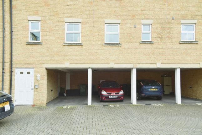 Flat for sale in Nuthatch Road, Calne