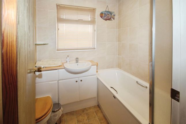 75, Broad Hinton, Twyford photo 4
