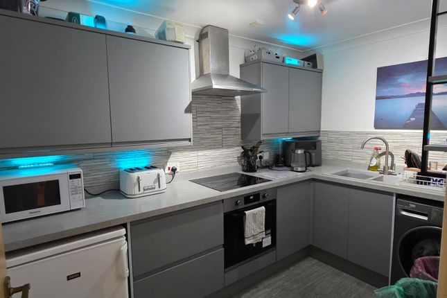 14, Cork House, Swansea photo 2